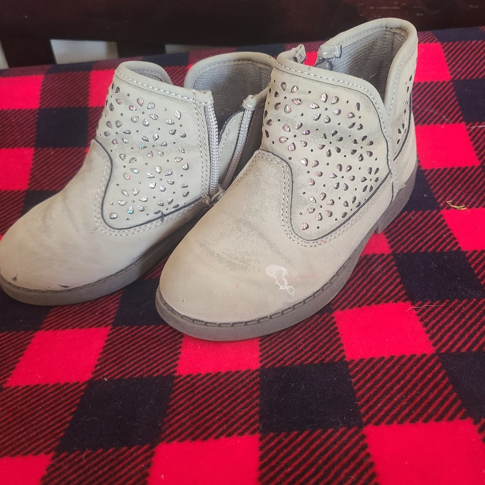 Girls shoes